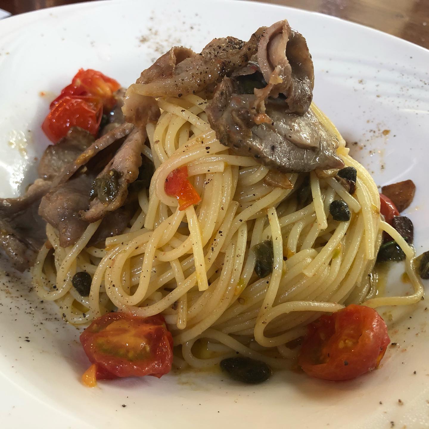 自家製ローストポークとフレッシュトマトの塩味パスタ